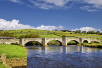 Burnsall for cottage breaks, Yorkshire dales, 5 arch Packhorse Bridge over River Wharfe